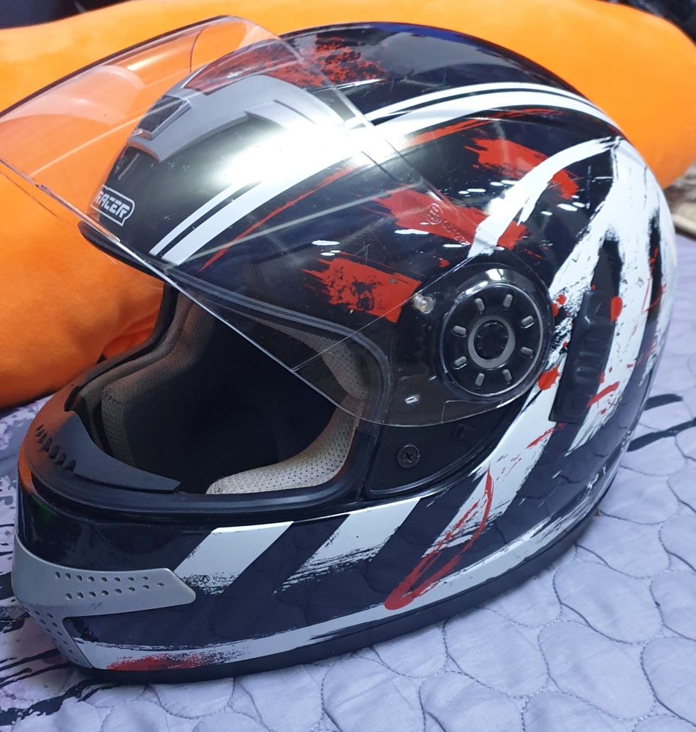 Продаётся Мотошлем "Racer"