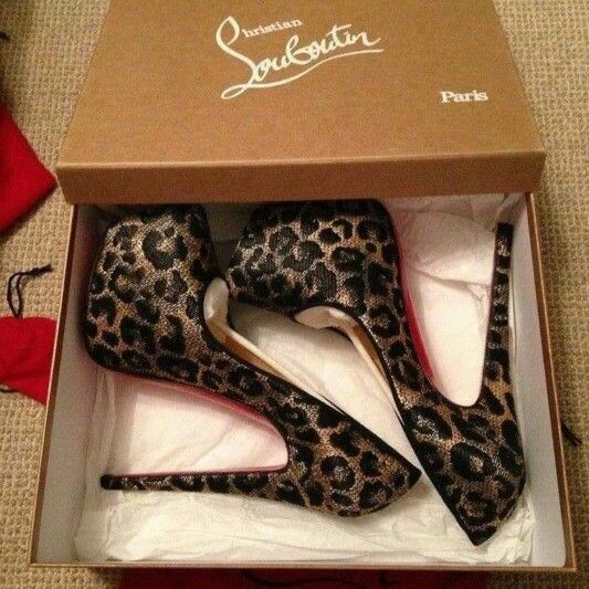 Vand tocuri de firma