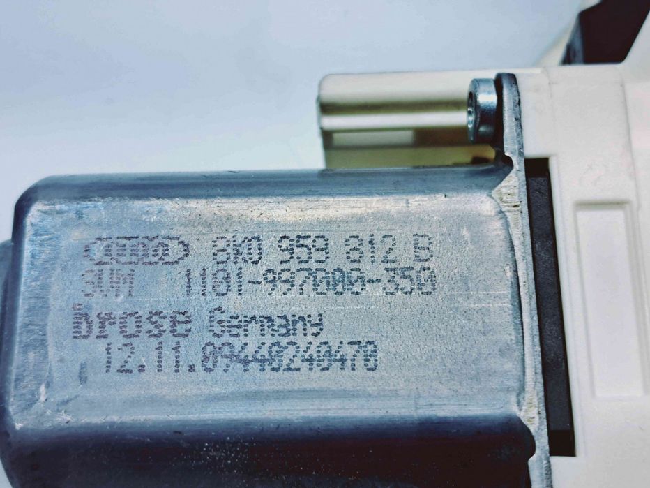 Motoras geam dreapta spate Audi A6 (4F2, C6) [Fabr 2004-2010] 8K095981
