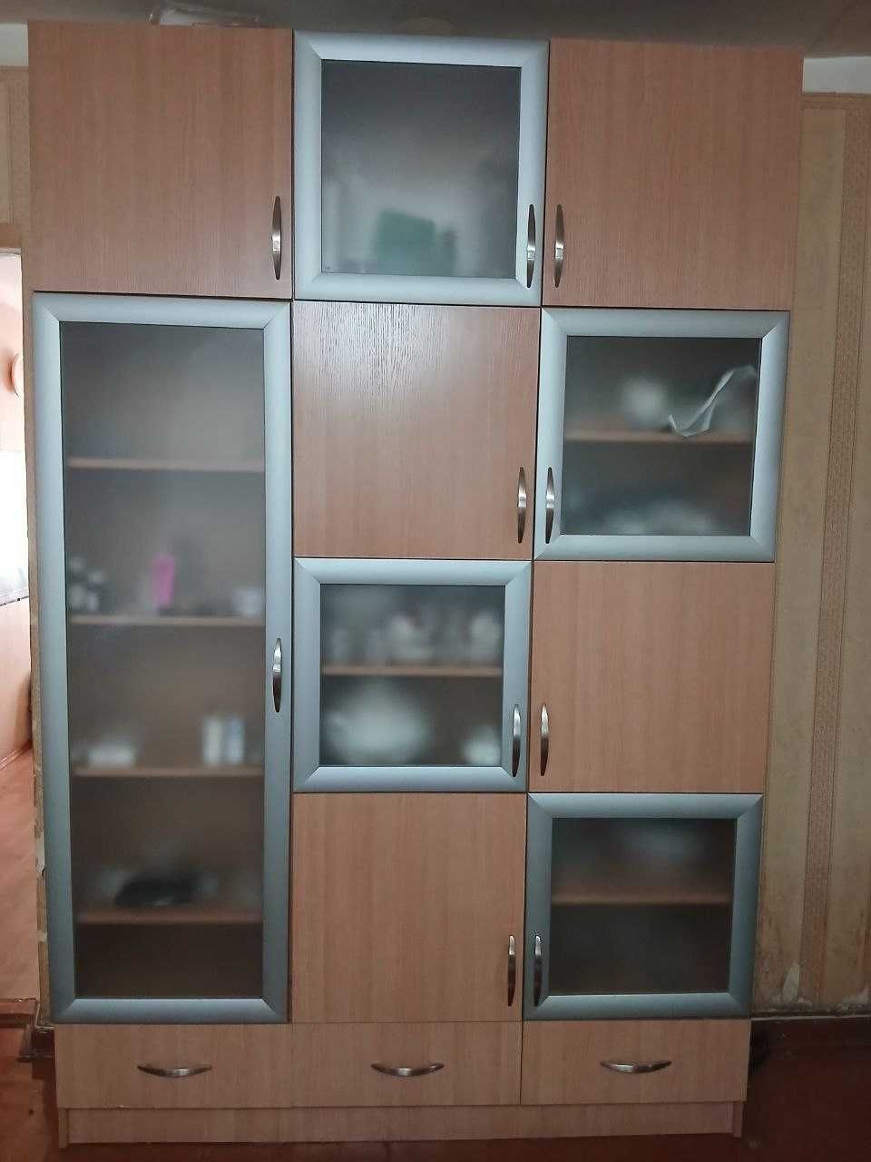 Шкаф, тумбы зеркало