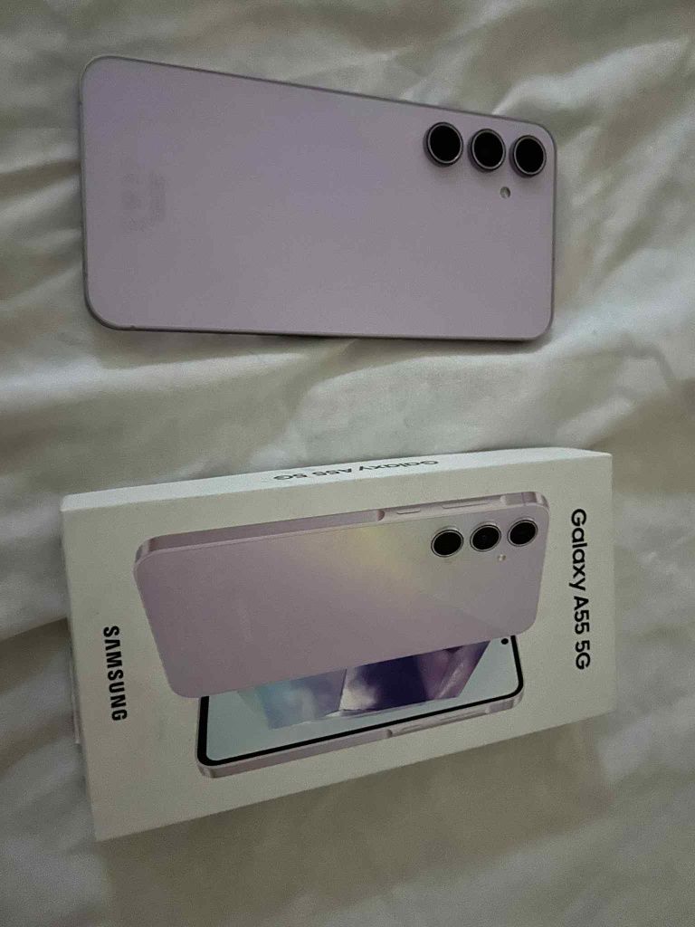 Samsung a55 кутия зарядно гръб и протектор продавам  защо имам нов