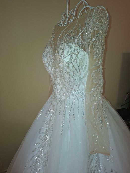 Rochie de mireasă nouă, stil prințesă + voal 3m + manechin cadou