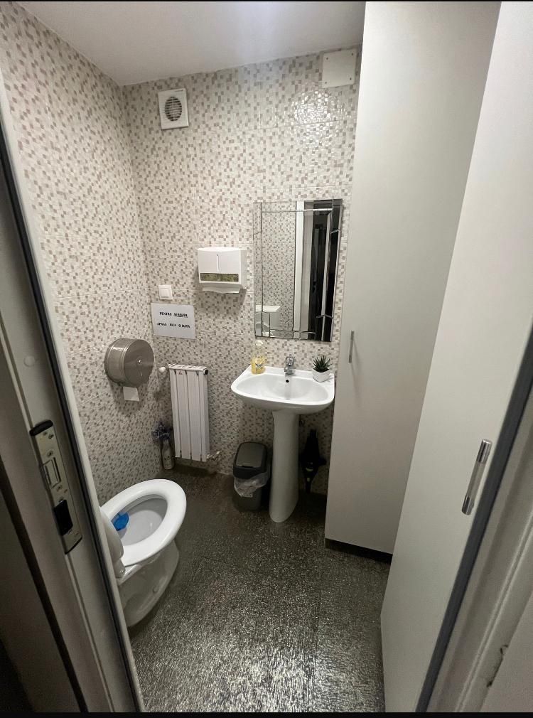 Se vinde apartament,  salon înfrumusețare