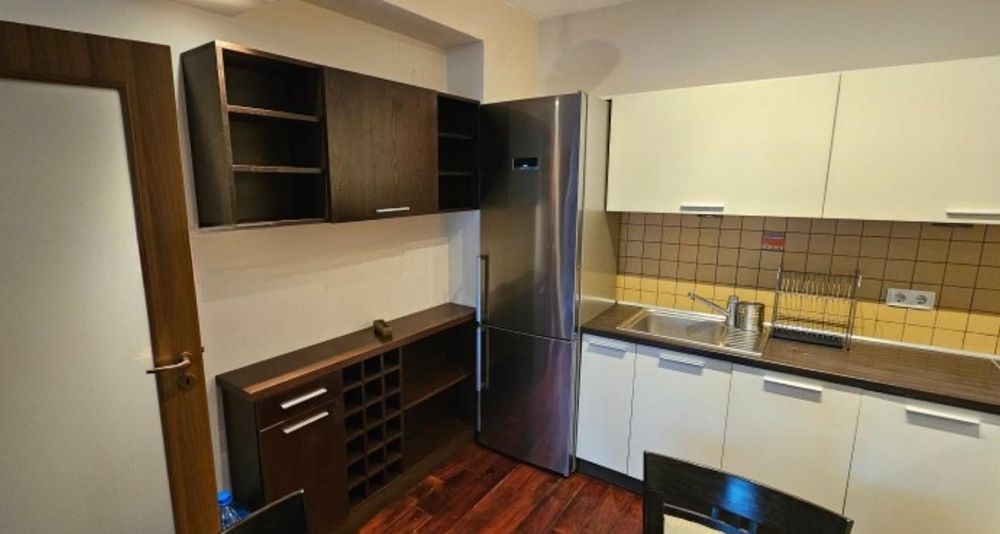 Дава се под наем Тристаен апартамент в София, Витоша - 100 кв.м за 825 € - Снимка #1