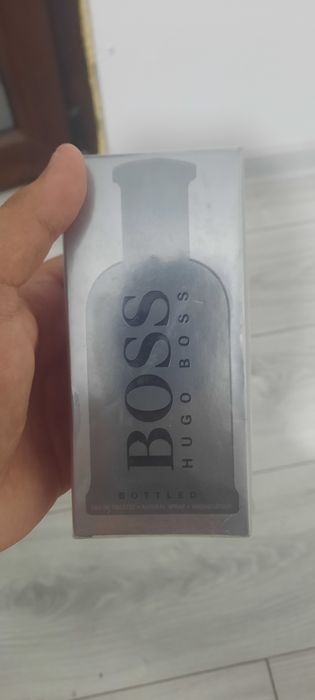 Vând parfumuri 100 ML