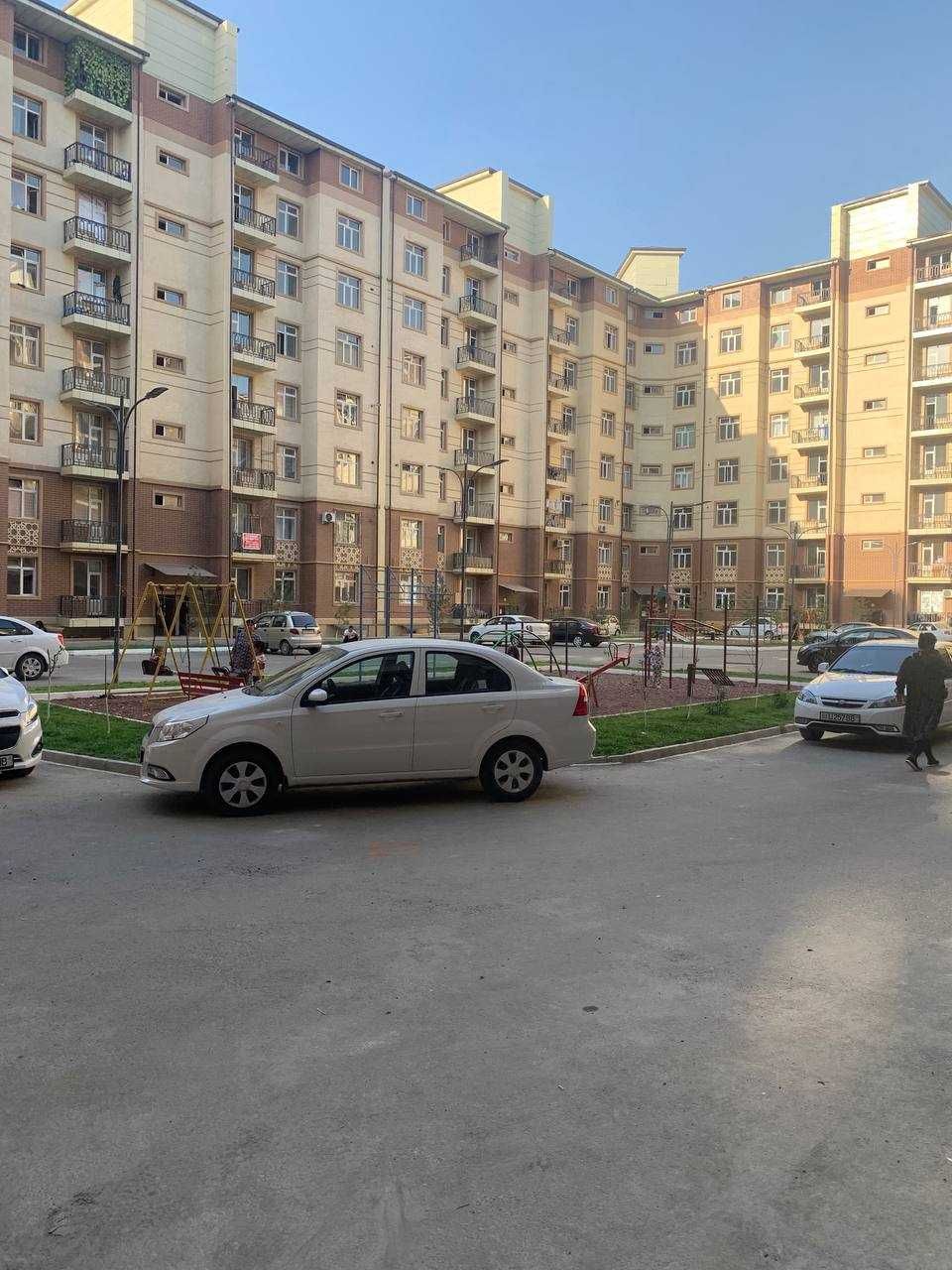 Своя!!Яшнабад ЖК Азия Хаус продается квартира коробка  3/8/8  90м2