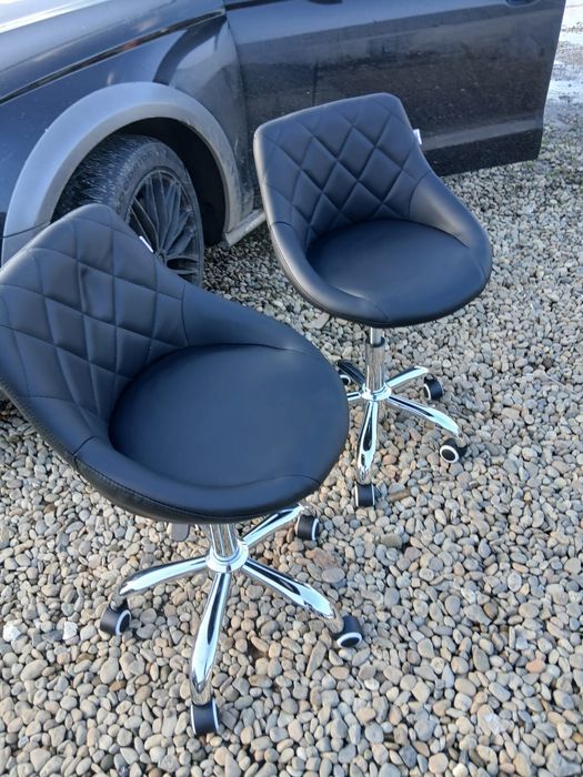 Scaune rotative și reglabile pe înălțime preț 350ei setul produs nou