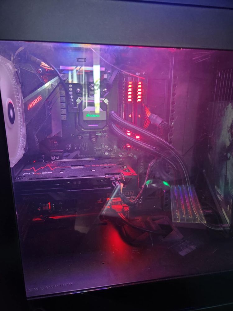 Геймърски компютър - RX 6600 / Ryzen 5 / 32GB RAM / Водно охлаждане