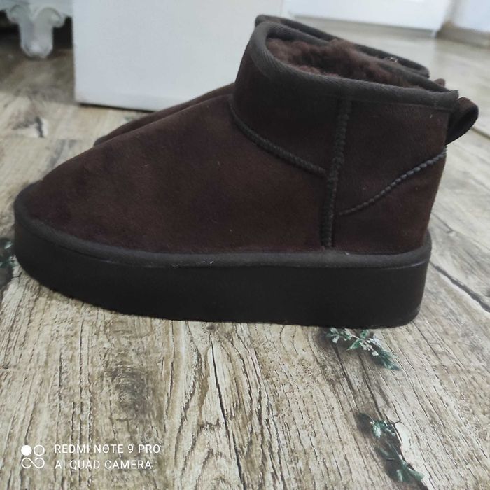 Ghete tip ugg noi