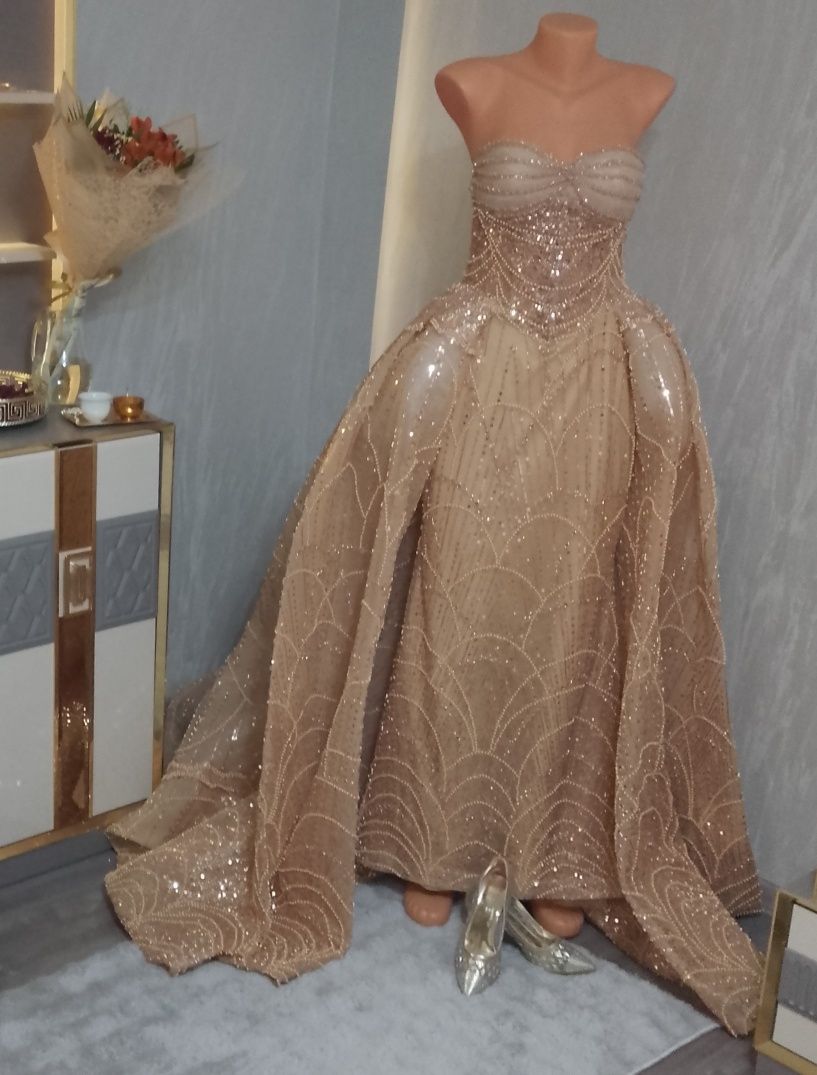 Официялна рокля .