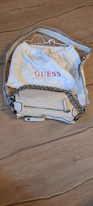 Чанта на GUESS .
