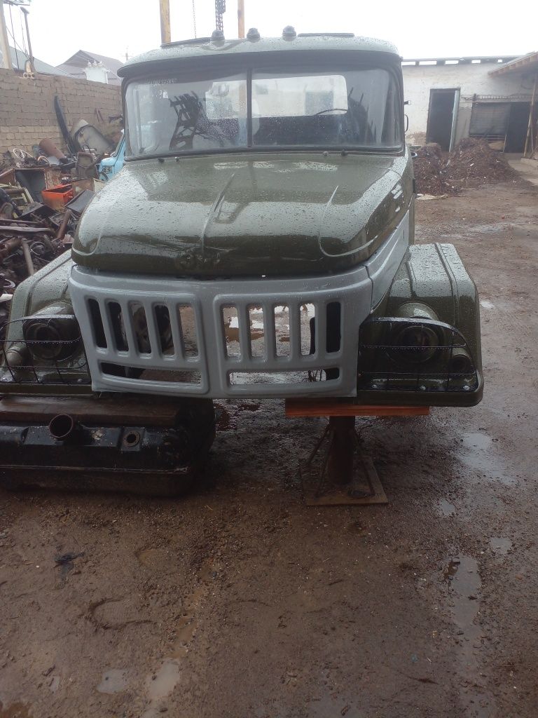 Zil 131 kabina sotiladi