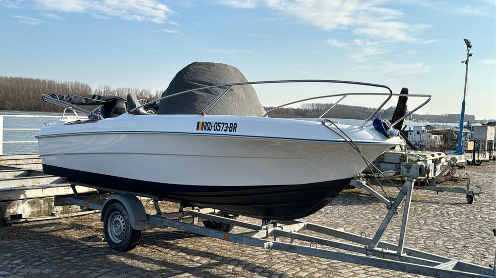 Barca agrement si pescuit.