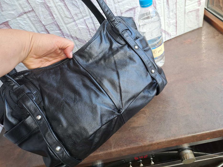 дамска малка черна чанта-естествена кожа