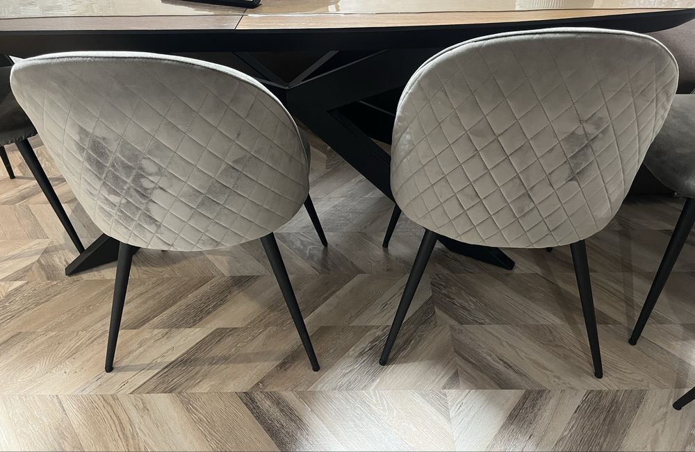 Кадифени трапезни столове