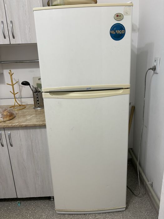 Стиральная машина, холодильник, спальный гарнитур