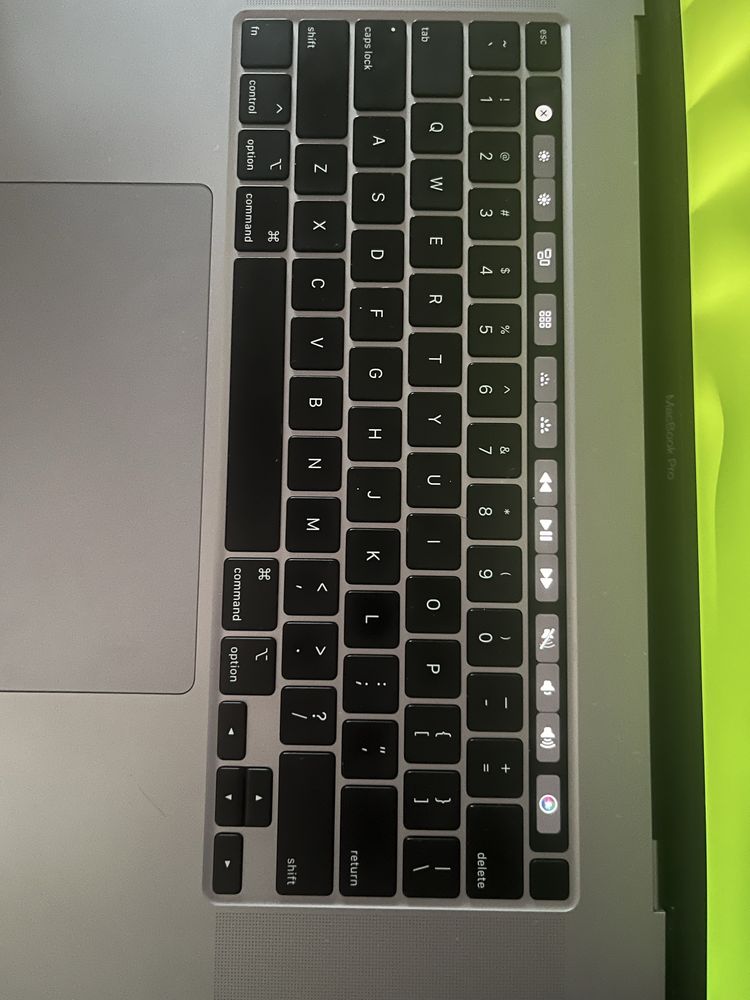 Macbook pro 16 ssd 1tb ram 16gb core i9