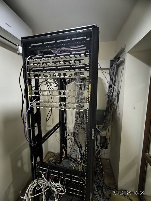 Серверный шкаф 42 юнита