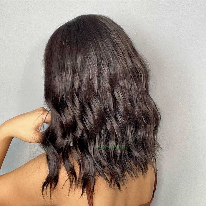 Тъмно кафява къса синтетична перука с бретон