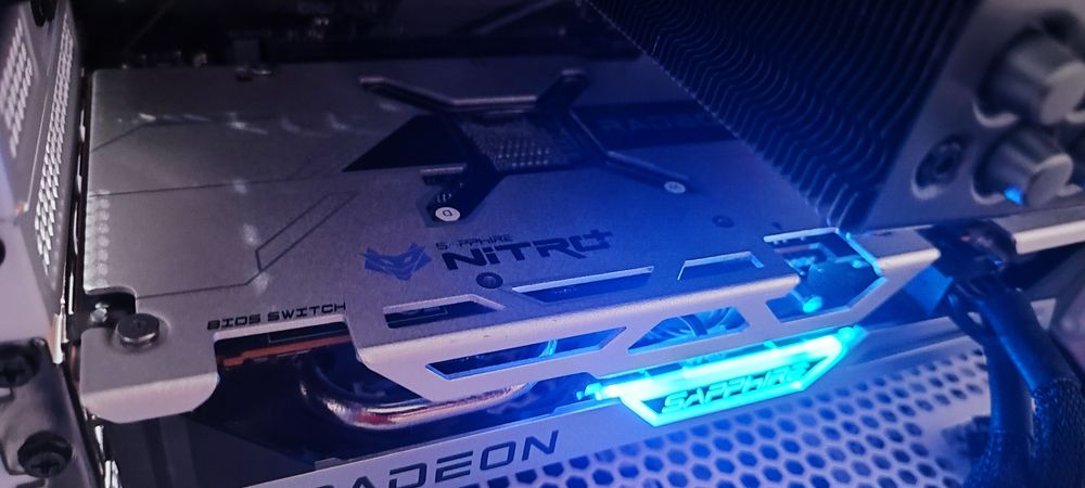 Компютър геймърски  ryzen 5600x ,rx 6600xt ,16 рам 3000mhz, захр.650+