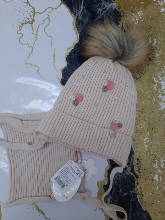 Продам новый зимний комплект : шапка+снуд