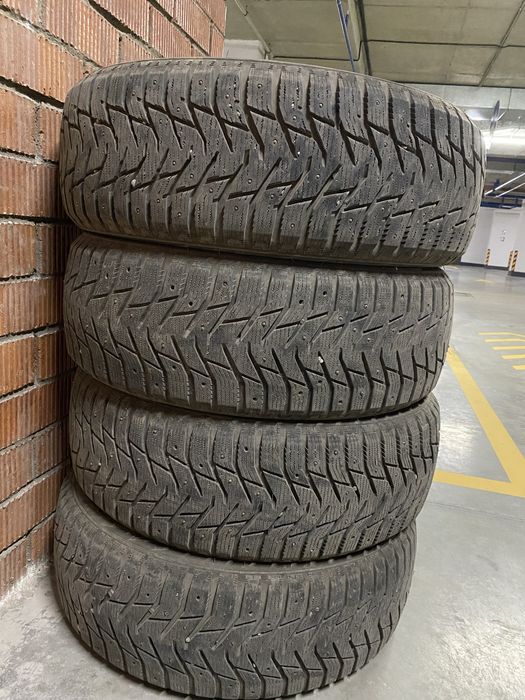 зимние шины R18/235/60 шипованные