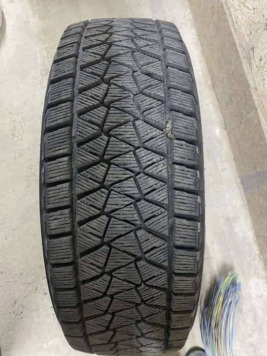 Продается шины  Bridgestone Blizzak DM-V2 17 комплект