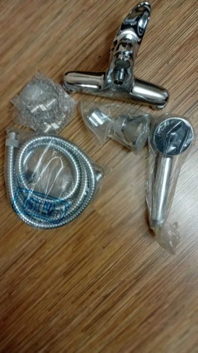 Душевой набор (смеситель, лейка)