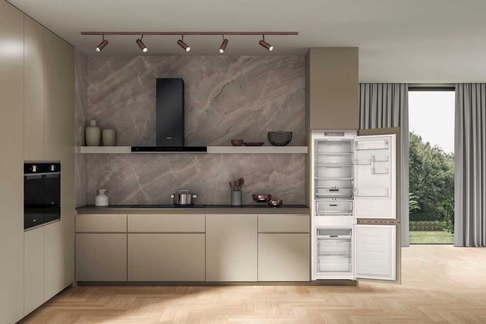 Хладилник с фризер за вграждане BAUKNECHT KGITN 18F4 M