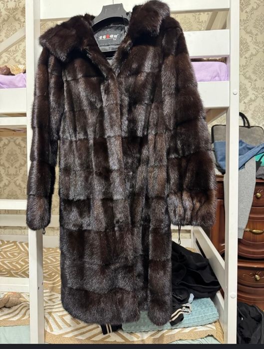 Продам женскую норковую шубу