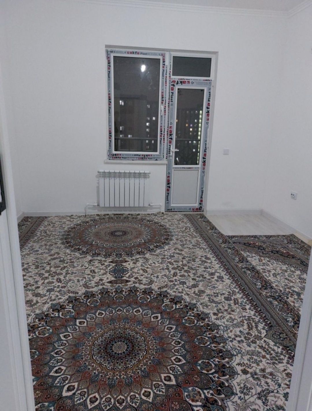 2 xonali kvartira arendaga beriladi, 1 xonasiga 2 yoki 3 qiz qo'yiladi