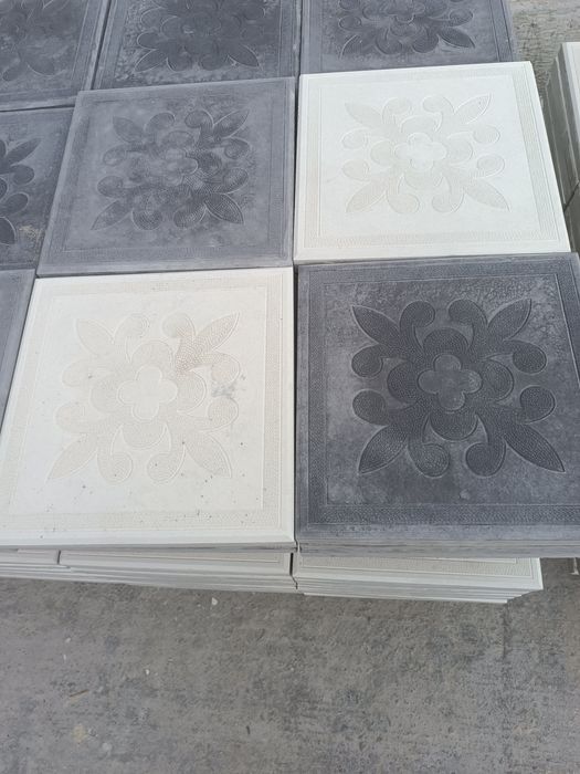 Vând pavele,capace de gard,borduri,rigole.Ofer transport