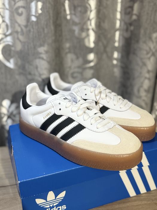 Adidas Sambae.