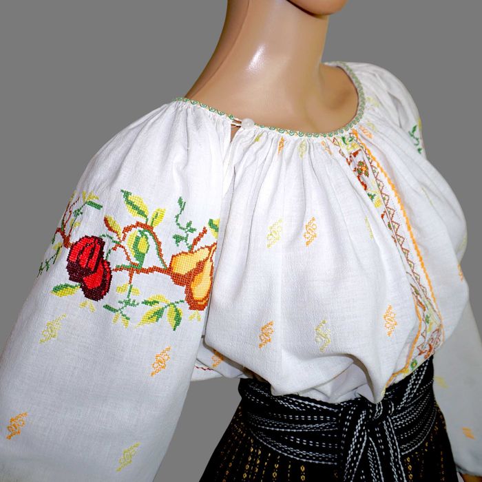 Costum popular autentic, vechi , oltenesc cu valnic masura M-L