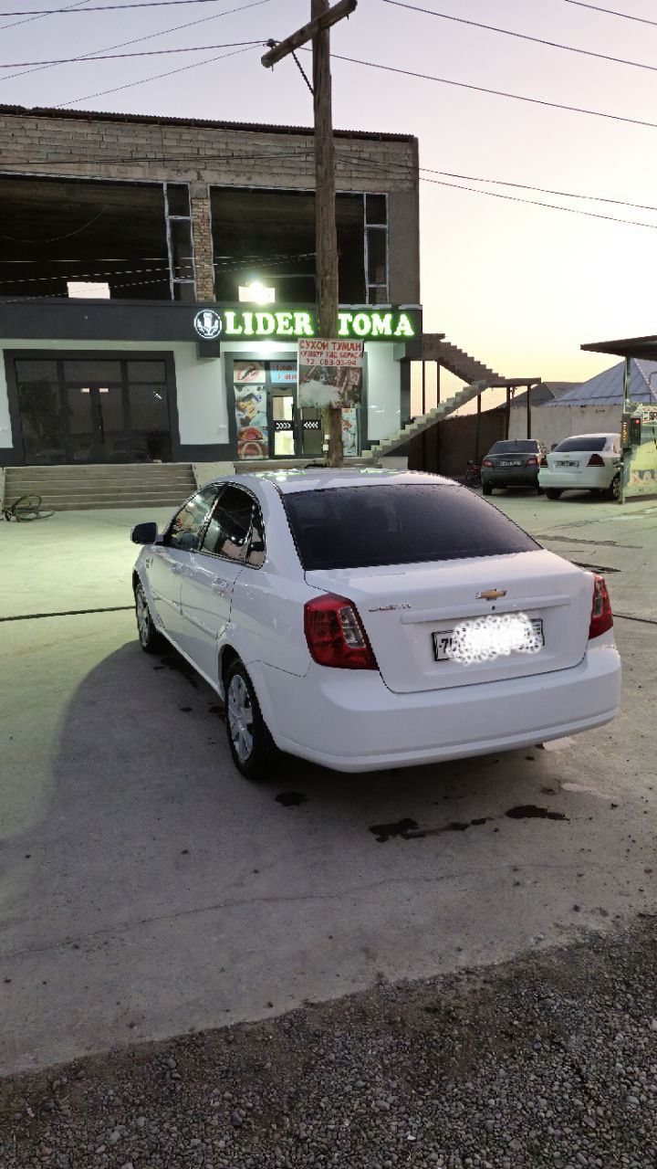 Bir qo'l minilgan