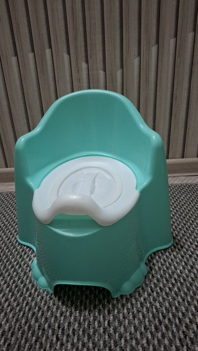 Детский горшок со спинкой