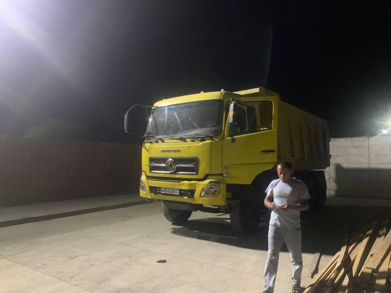 Грузовой DONGFENG .
