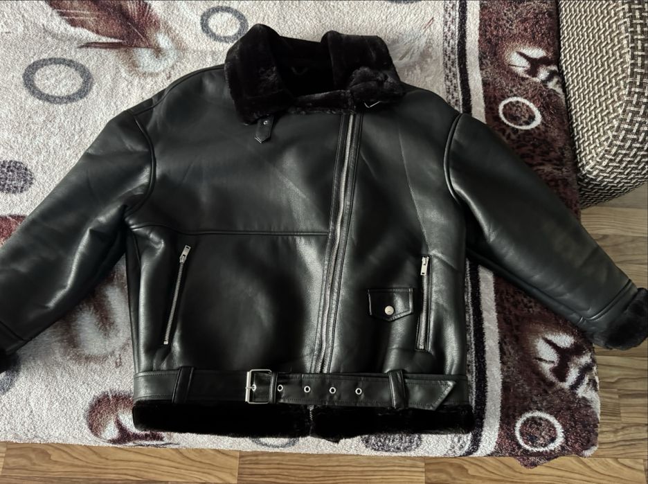 Дубленка черная.