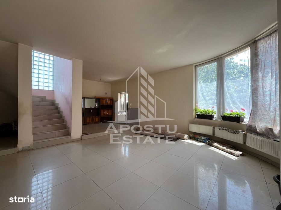 Casa invididuala cu 13 camere, situata in zona Mehala