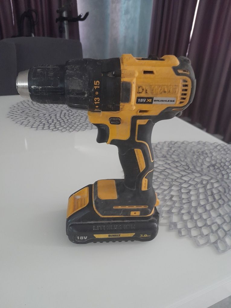 Винтоверт Dewalt DCD777