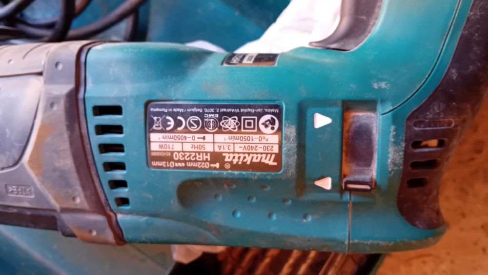 Makita HR2230 cu cutie