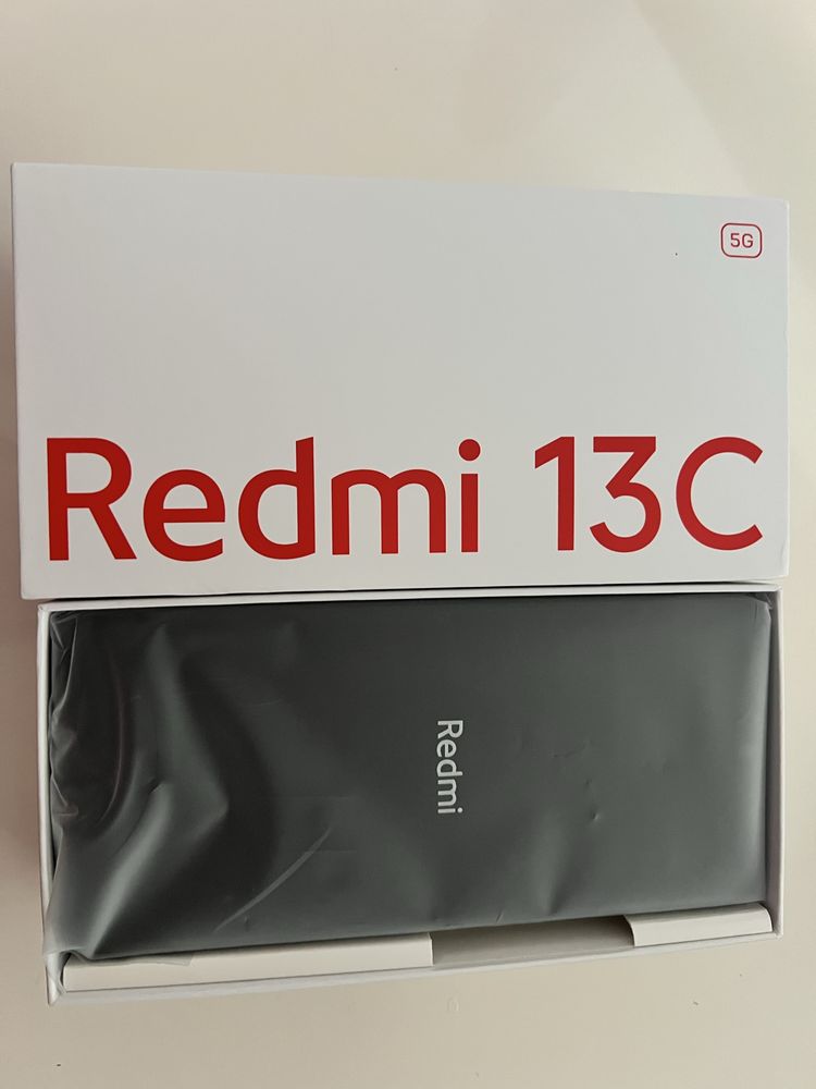 {{НОВ}}Телефон Xiaomi Redmi 13C ,5G , 8GB RAM ,256 GB ;