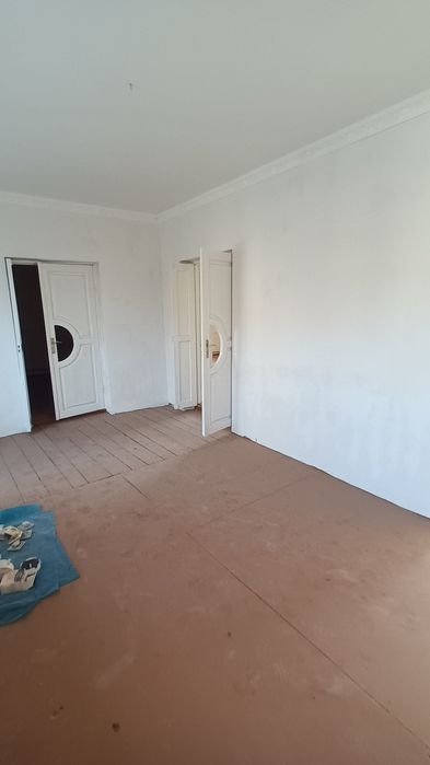 Срочно сотилади Жиззах шахар Олмазор махаллада 4 сотокли ховли уй