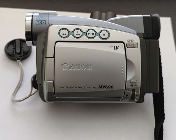 Камера Canon MV690