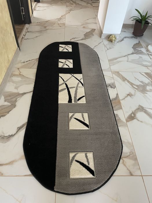Covor gri,negru si alb, 2 m lungime/ 80 cm latime