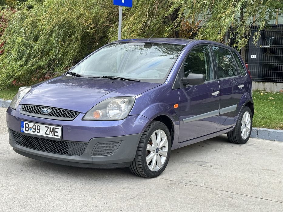 Ford fiesta cu doar 50.000 km 2090€