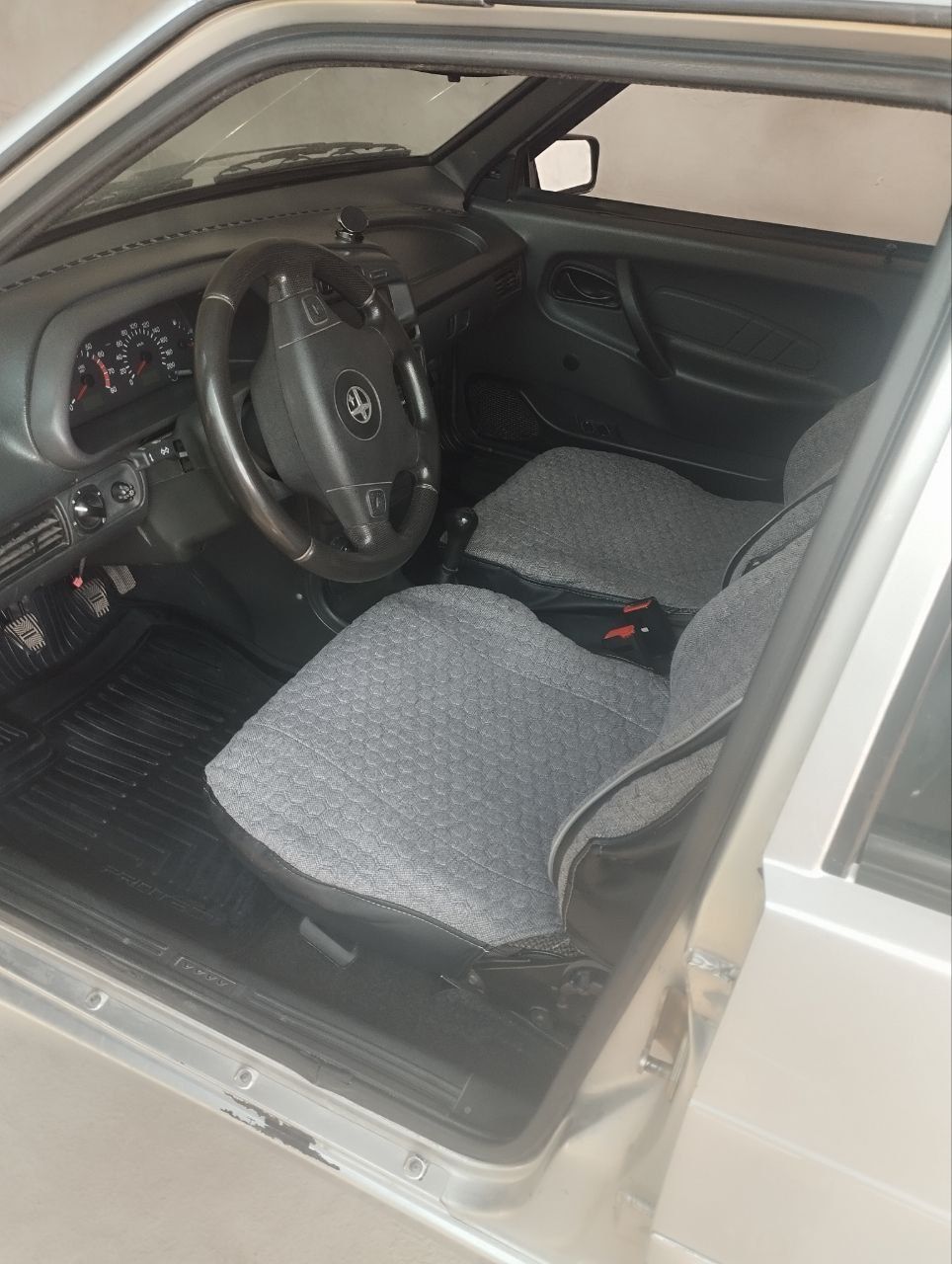 Lada samara sotiladi srochno 2005 yili probeg 140 min 2 qol moshina