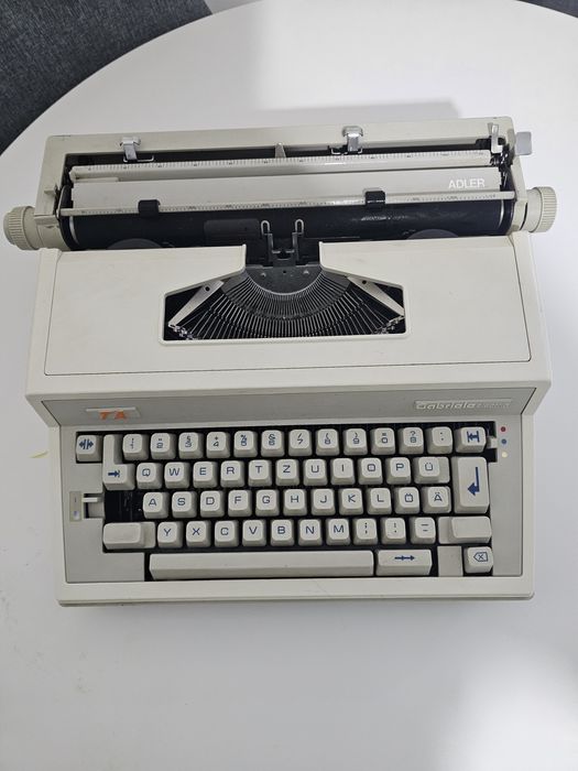 Masina de scris electrica Adler Gabriele