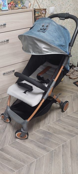 Продам прогулочную коляску