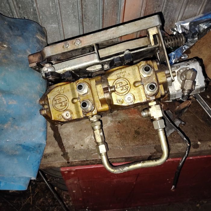 Vând pompa/reductoare